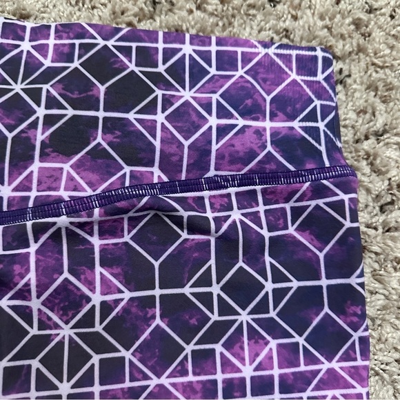Avocado Purple Space Geometric‎ Capri Leggings Women’s Size Medium/Large Workout - Picture 10 of 16